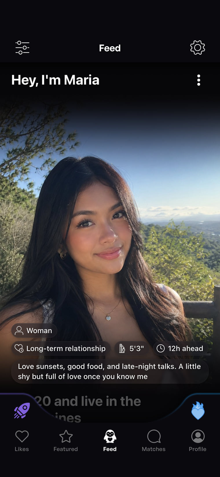 Maria's profile in the Feed: her photo, what she's looking for, her height, the time difference and her bio.